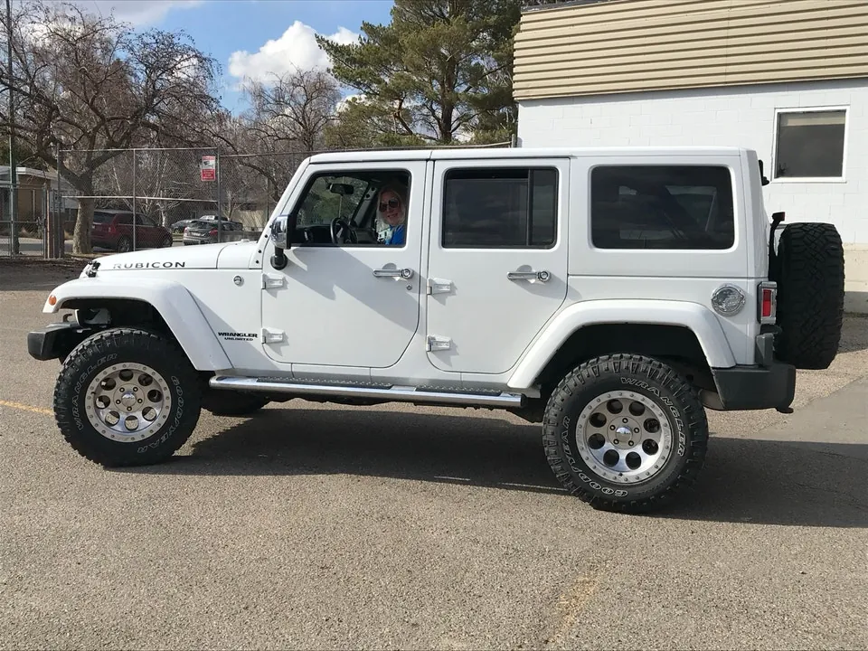 Jeep Wrangler Unlimited 2012 photo 3