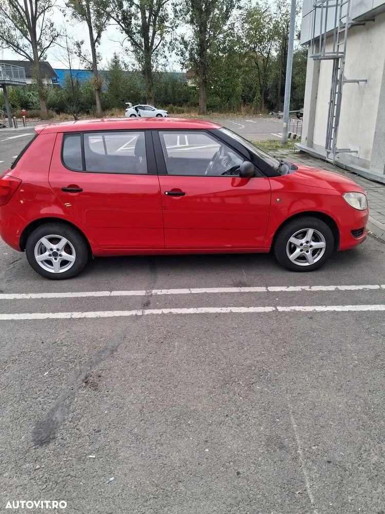 Skoda Fabia 2012 photo 4