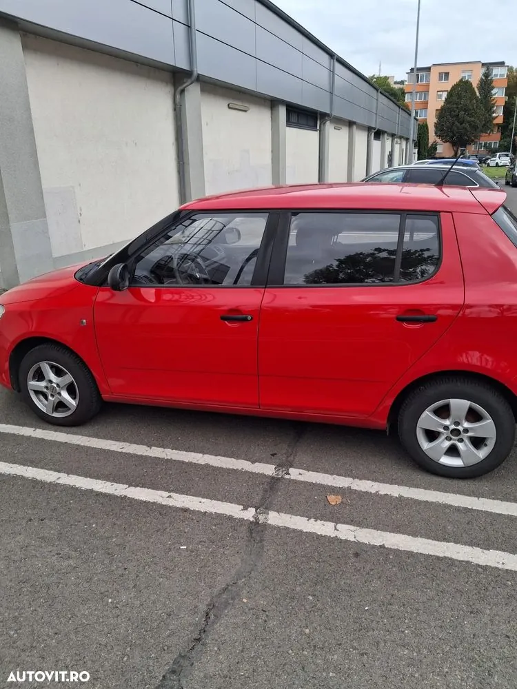 Skoda Fabia 2012 photo 5