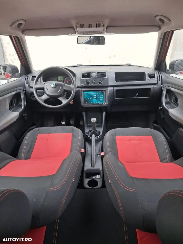 Skoda Fabia 2012 photo 2