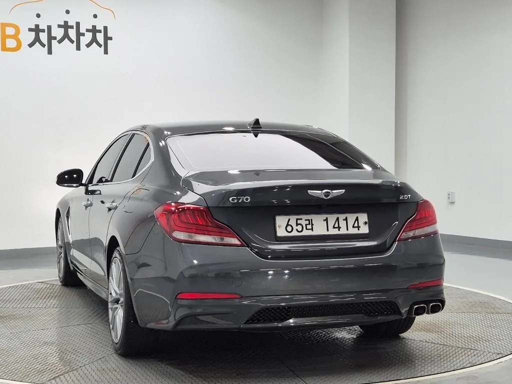 Genesis G70 2019 photo 2