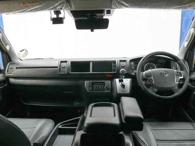 Toyota Hiace Wagon 2023 photo 2