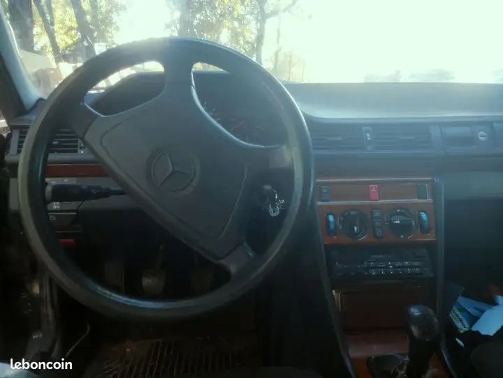 Mercedes-Benz E-Class 1994 photo 3