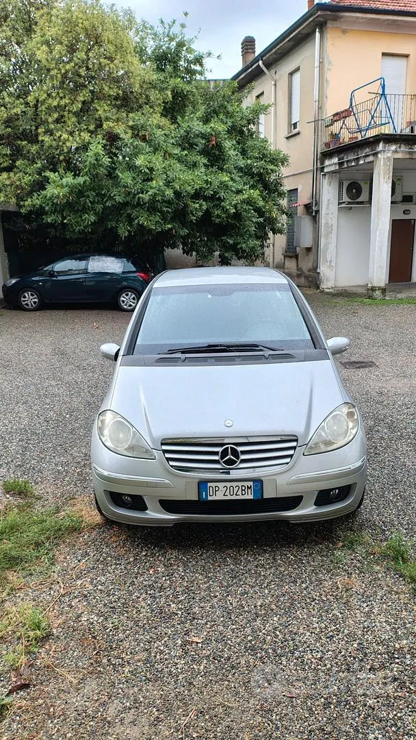 Mercedes-Benz A180