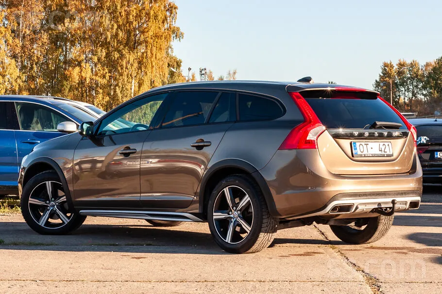 Volvo V60 2015 photo 2