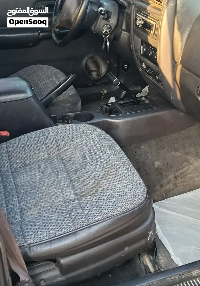 Jeep Cherokee 2000 photo 4