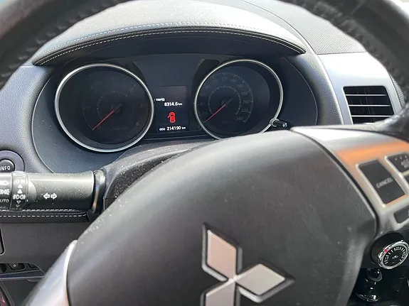 Mitsubishi Outlander 2012 photo 4