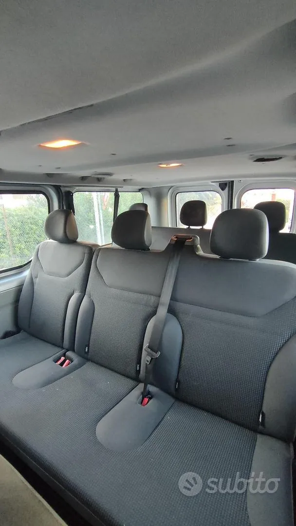 Opel Vivaro 2013 photo 2