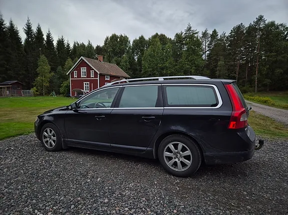 Volvo V70 2010 photo 2