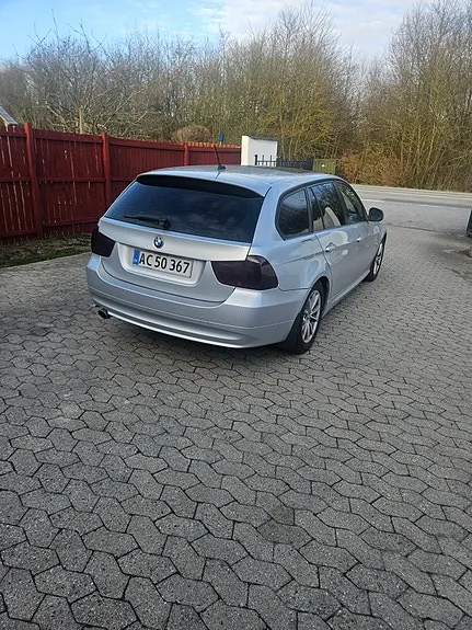 BMW 320D 2009 photo 4