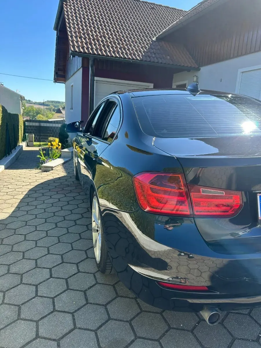 BMW 3 Series 2012 photo 2