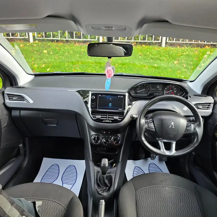 Peugeot 208 2017 photo 3