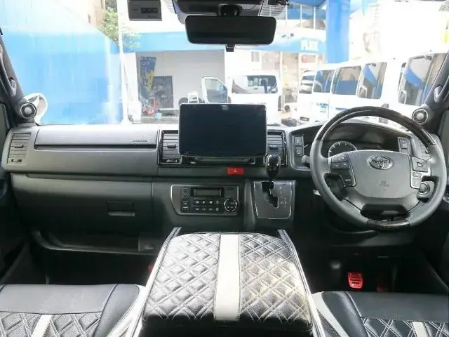 Toyota Hiace Van 2024 photo 2