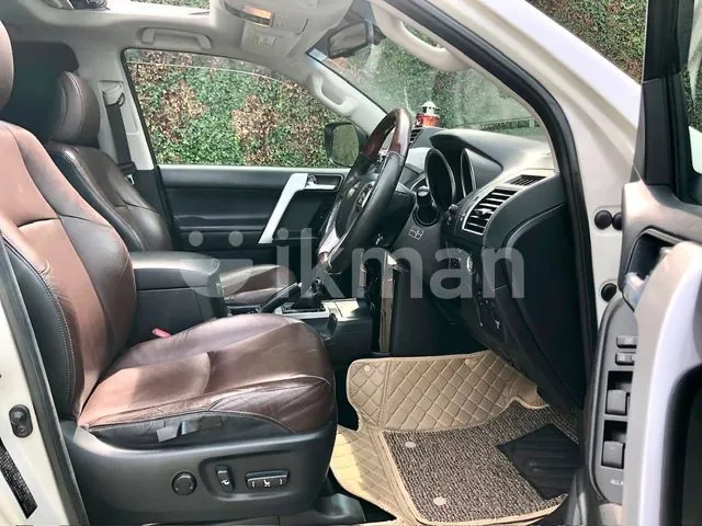 Toyota Land Cruiser Prado 2017 photo 2