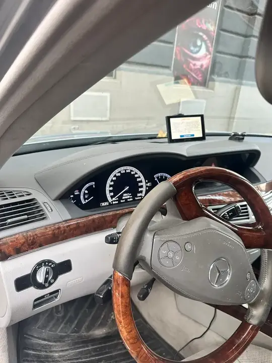 Mercedes-Benz S-Class 2010 photo 2