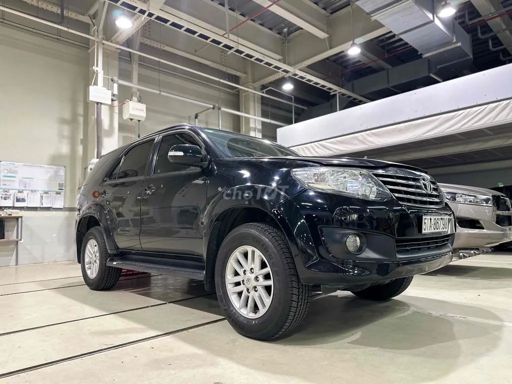 Toyota Fortuner 2014 photo 2