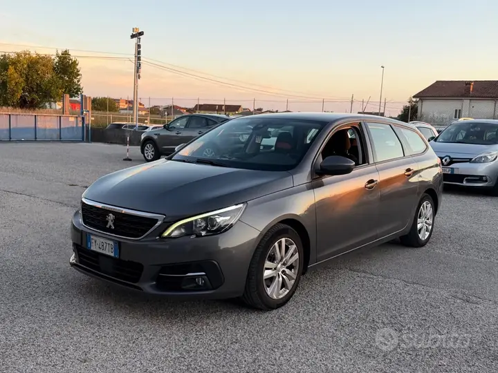Peugeot 308 2019 photo 3