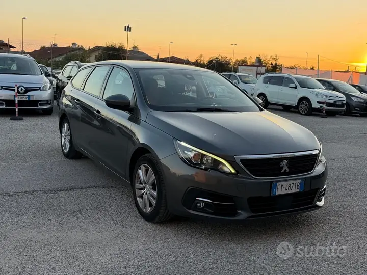 Peugeot 308 2019 photo 2