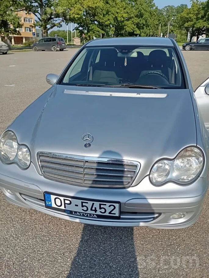 Mercedes-Benz C220
