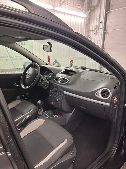 Renault Clio Iii 2011 photo 4