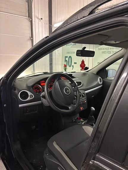 Renault Clio Iii 2011 photo 3