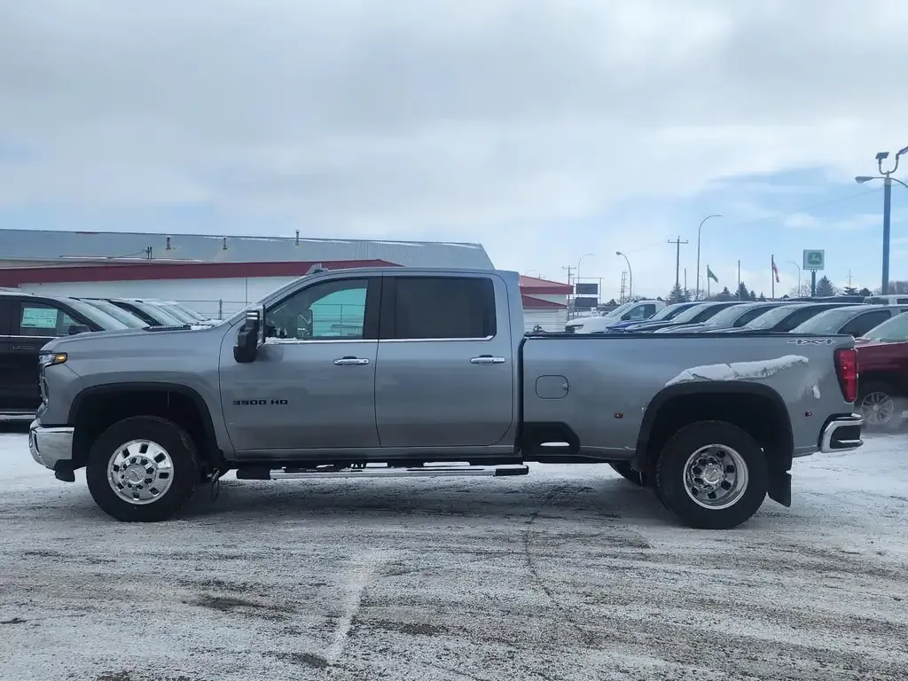 Chevrolet Silverado 3500 2026 photo 3