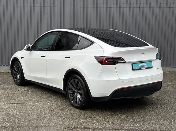 Tesla Model Y 2023 photo 2