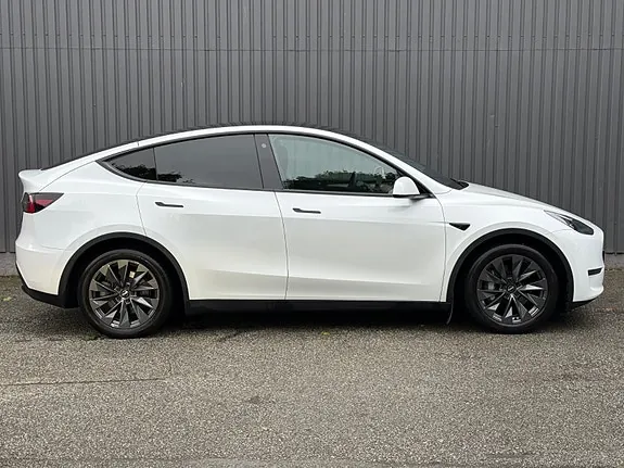 Tesla Model Y 2023 photo 5