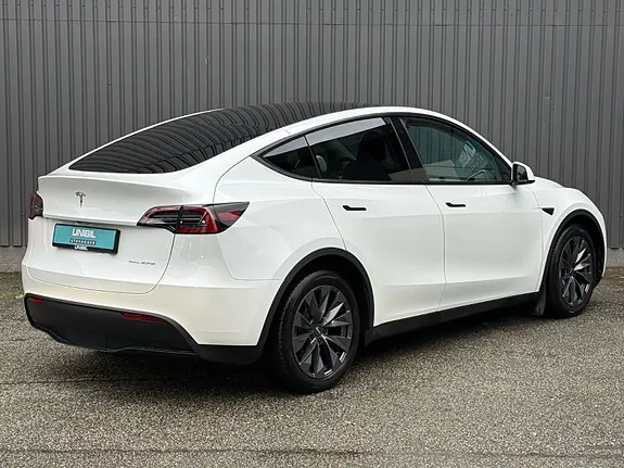 Tesla Model Y 2023 photo 4