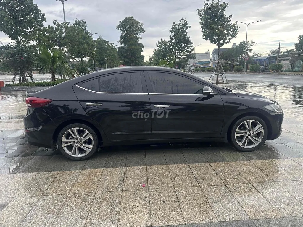 Hyundai Elantra 2018 photo 3