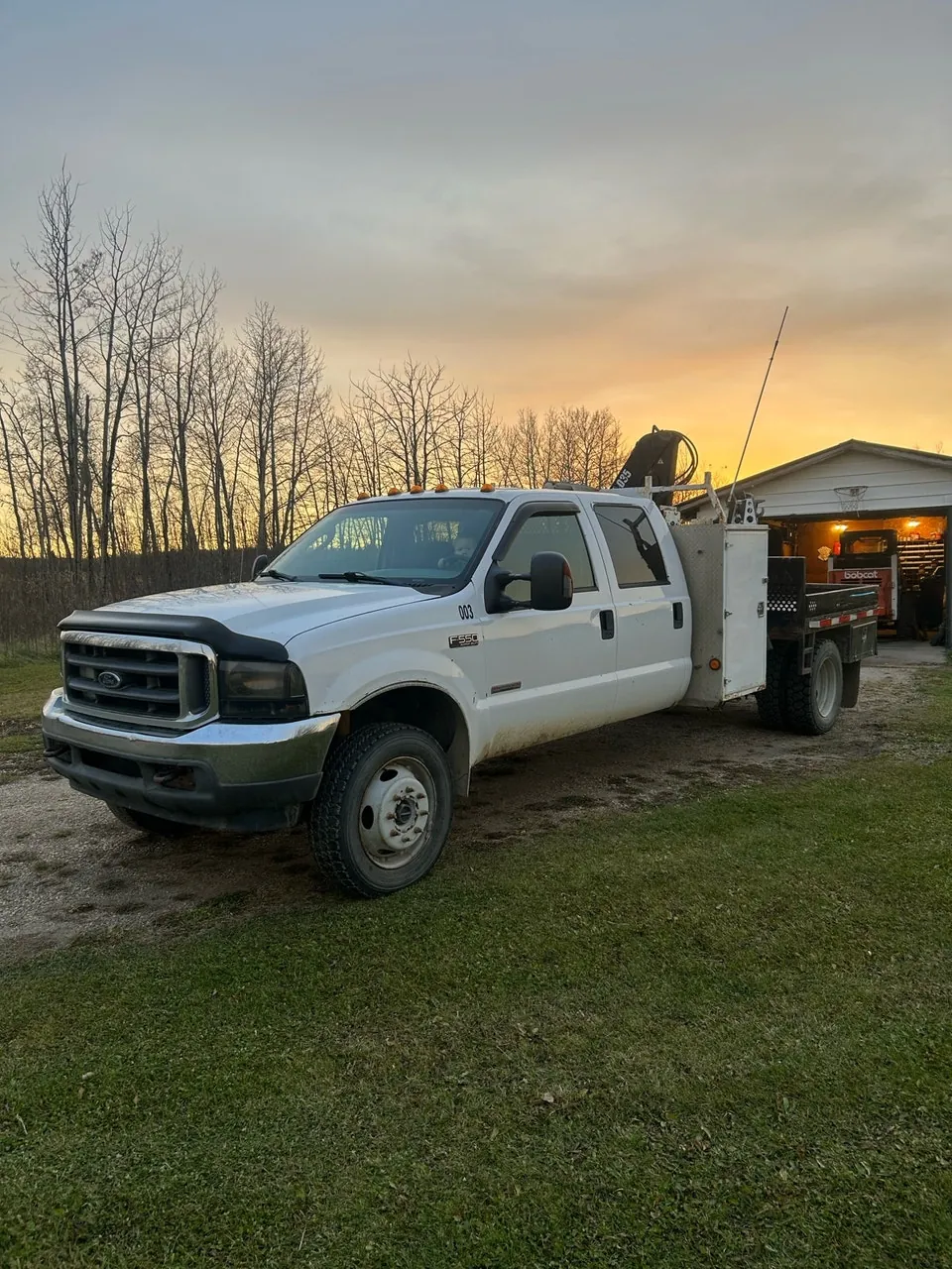 Ford F-550 2004 photo 2