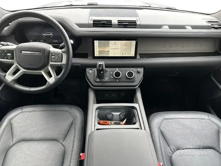 Land Rover Defender 2024 photo 4