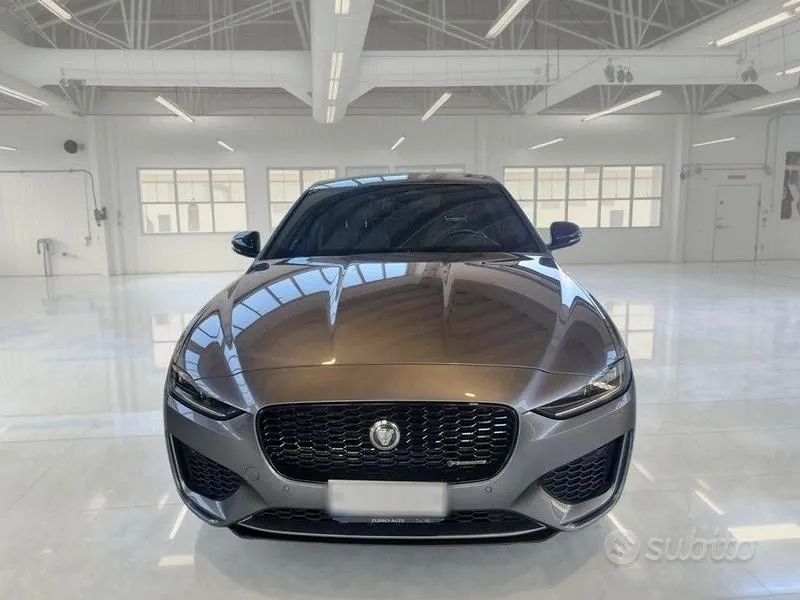 Jaguar Xe 2025 photo 2