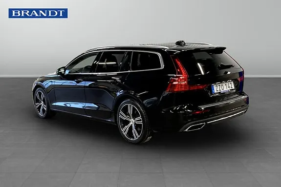 Volvo V60 2022 photo 2