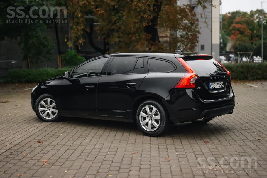 Volvo V60 2011 photo 2