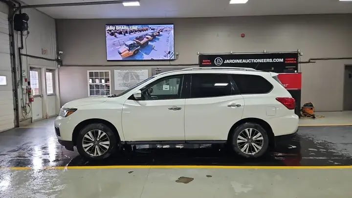 Nissan Pathfinder 2018 photo 2