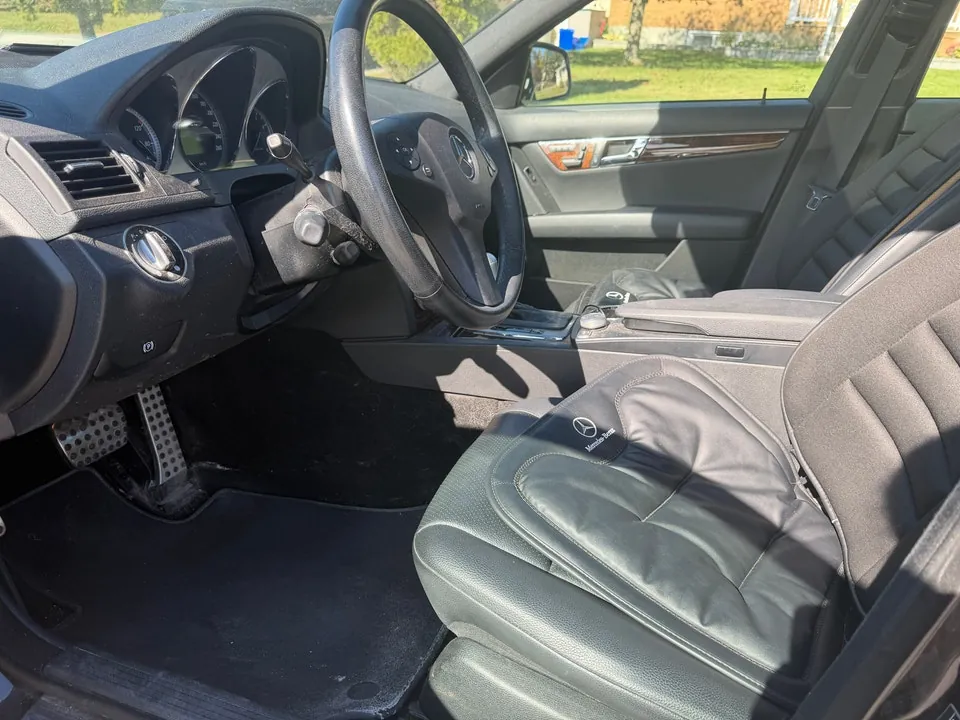 Mercedes-Benz C300 2009 photo 2