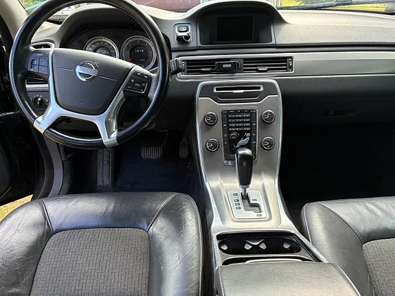 Volvo V70 2012 photo 3