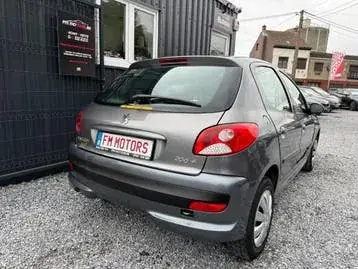 Peugeot 206 2011 photo 3