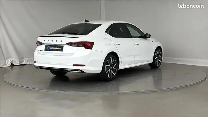 Skoda Octavia 2023 photo 5