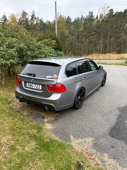 BMW 320D 2010 photo 2