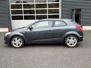 Kia Pro_Cee'D 2010 photo 2