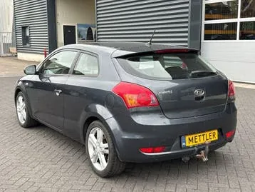 Kia Pro_Cee'D 2010 photo 3