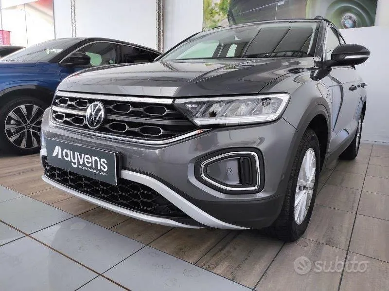 Volkswagen T-Roc 2023 photo 2