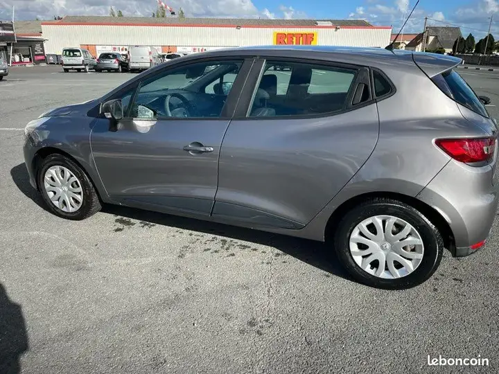 Renault Clio 2015 photo 2