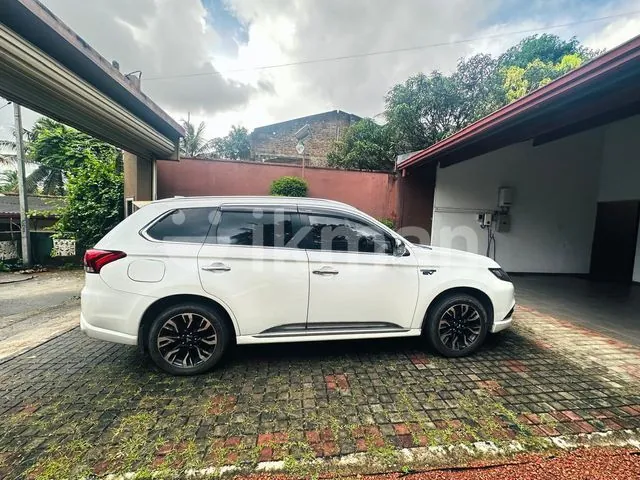 Mitsubishi Outlander 2016 photo 2