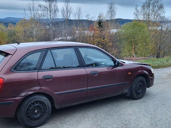 Mazda 323F 1998 photo 2
