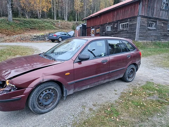 Mazda 323F 1998 photo 3
