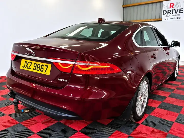 Jaguar Xf 2017 photo 2