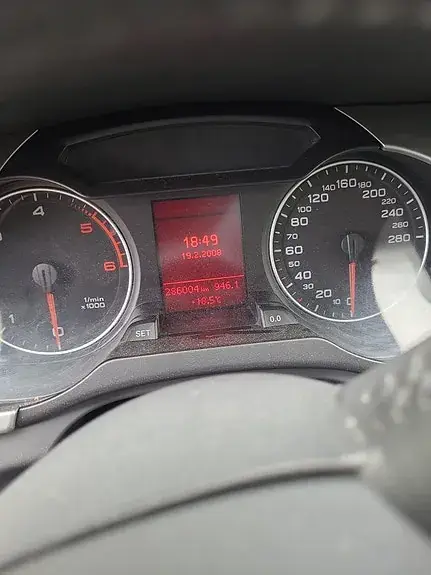 Audi A4 2009 photo 2